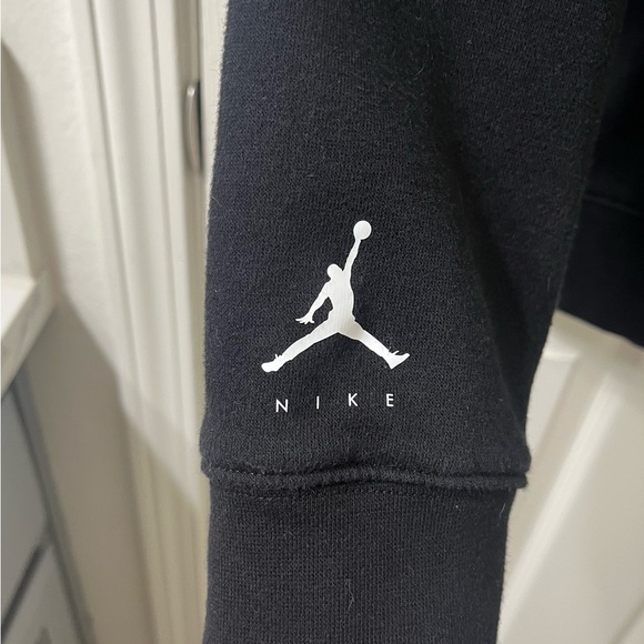 Boys Nike Air Jordan Black Crewneck Sweater Jumpman Design - Picture 3 of 5